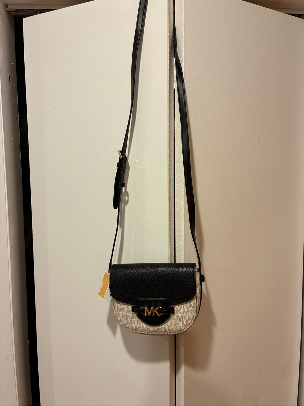 NWT Michael Kors Black and Vanilla Signature Saddle Crossbody